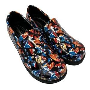 Easy Works Womens Black with Hearts Patent Leather Slip On Laurie Clogs Size 10W